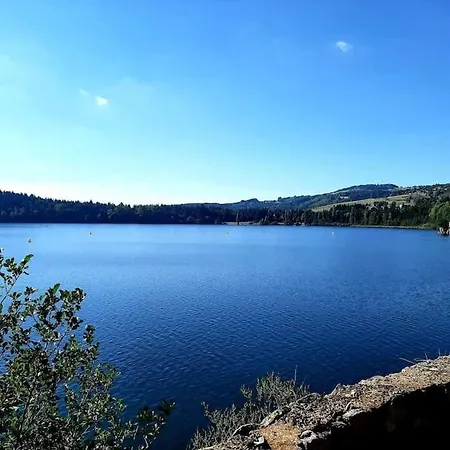 Joli Entre Le D'issarles Et Le Mt Gerbier *